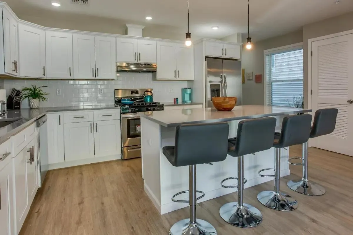 Spacious 6 Bedroom Home With Nyc Access & Parking! Newark 0*,  United States