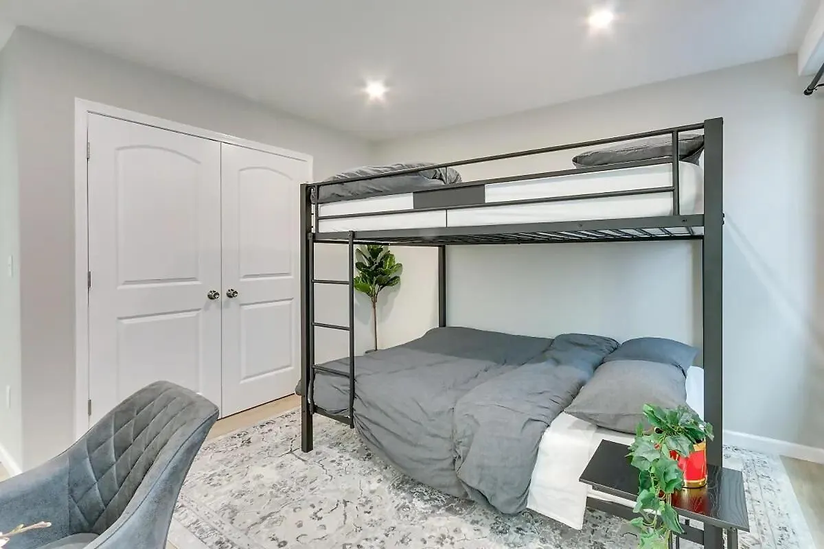 Spacious 6 Bedroom Home With Nyc Access & Parking! Newark Apartment