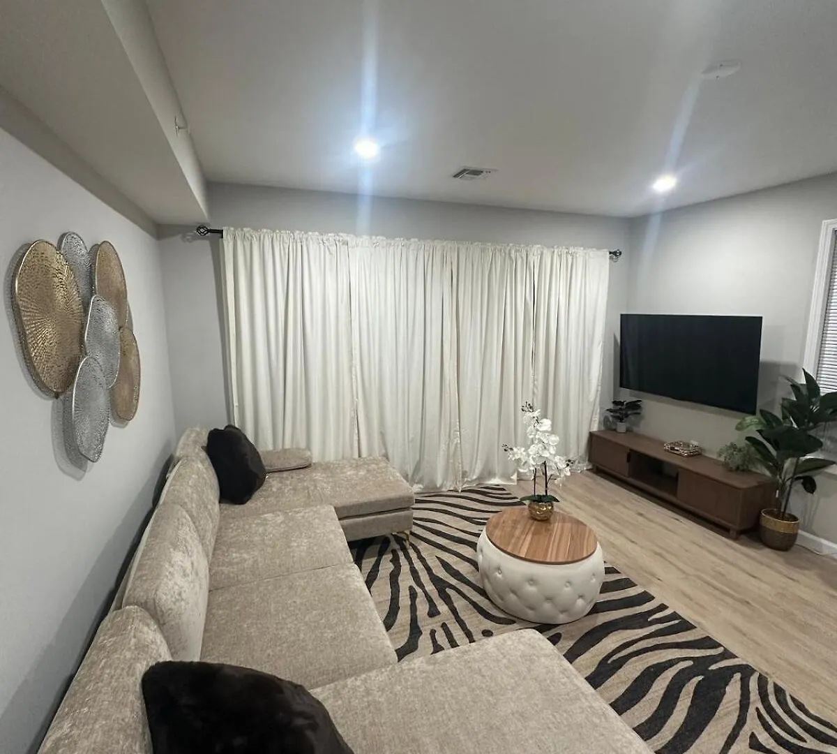 Spacious 6 Bedroom Home With Nyc Access & Parking! Newark 0*,  United States