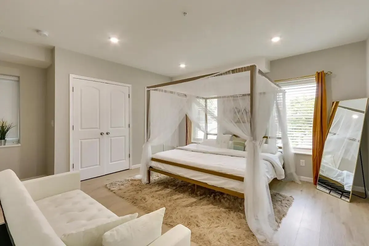 Spacious 6 Bedroom Home With Nyc Access & Parking! Newark 0*,  United States