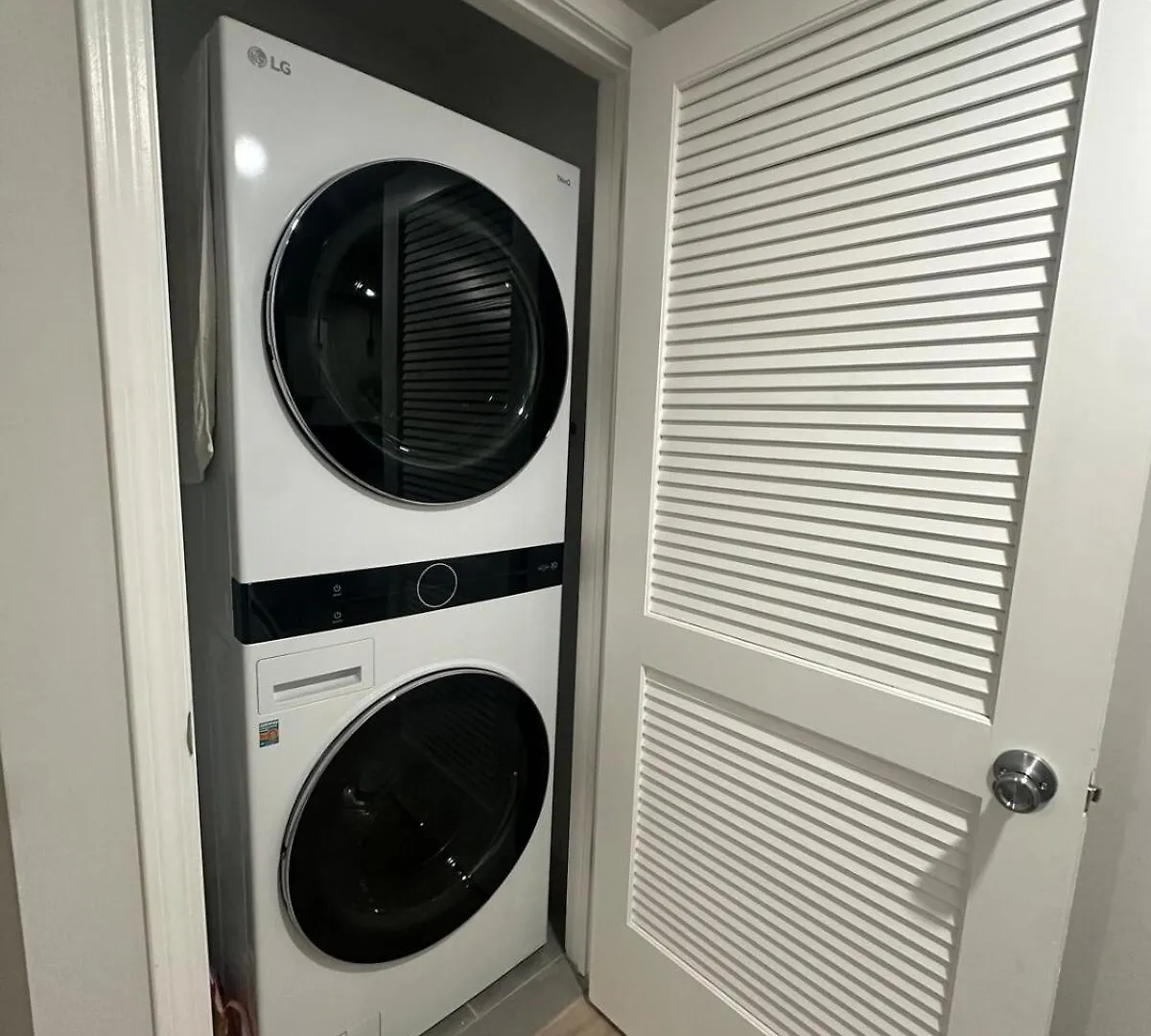 Spacious 6 Bedroom Home With Nyc Access & Parking! Newark Apartment