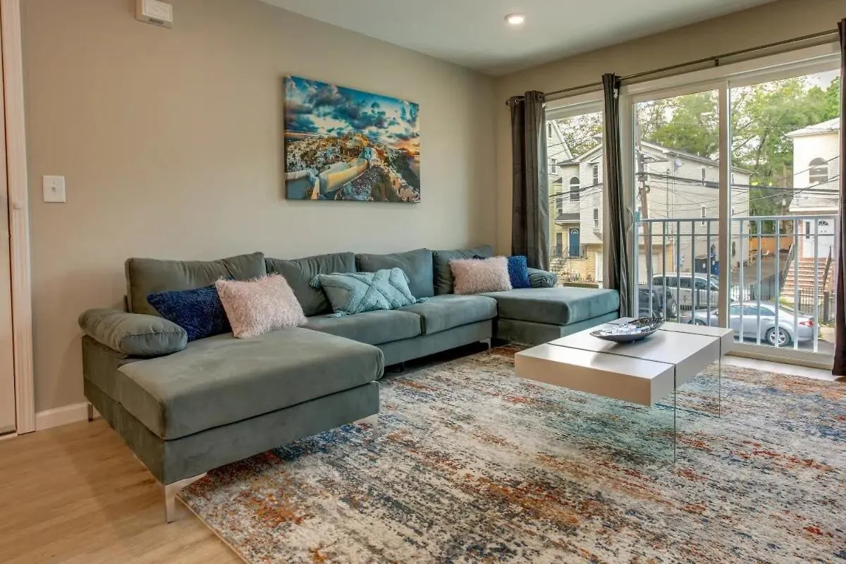 Apartment Spacious 6 Bedroom Home With Nyc Access & Parking! Newark