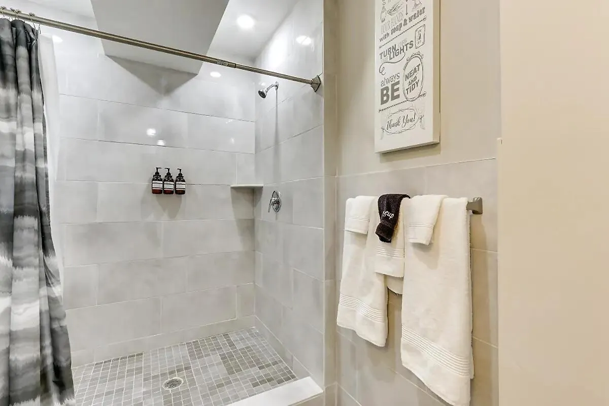 Spacious 6 Bedroom Home With Nyc Access & Parking! 뉴어크 아파트